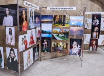 В оперному відкрилася фотовиставка учасників проєкту «Харків – місто талантів»
