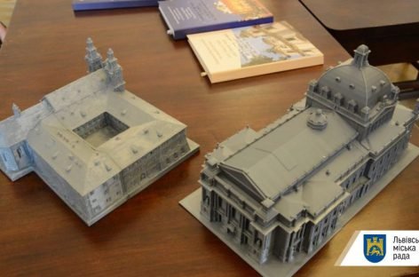 Львів отримав унікальні «особливі» книги про 5 архітектурних пам’яток міста