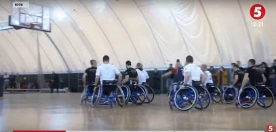 Баскетбольний матч на візках: як українська збірна "Нескорених" підкорює новий вид спорту