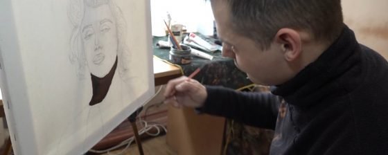 Житомирський художник із ДЦП пише портрети, ікони та розгадує таємницю посмішки Джоконди