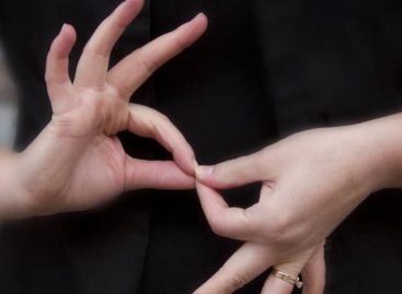 Адміністратори Криворізького ЦНАПу володіють основами жестової мови