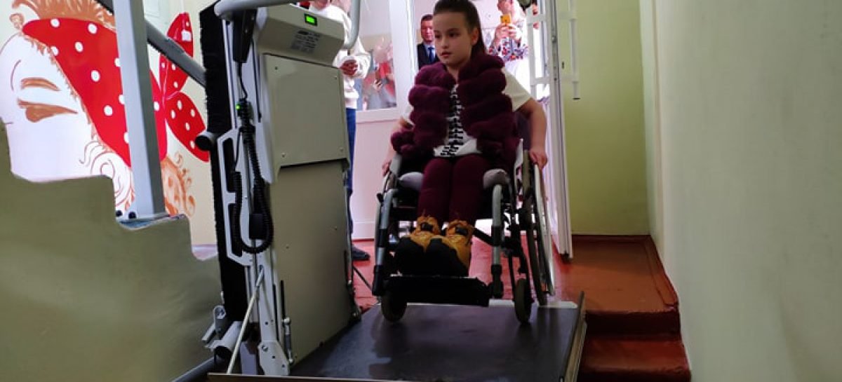 Громада на Кіровоградщині отримала унікальний підйомник для дітей з інвалідністю