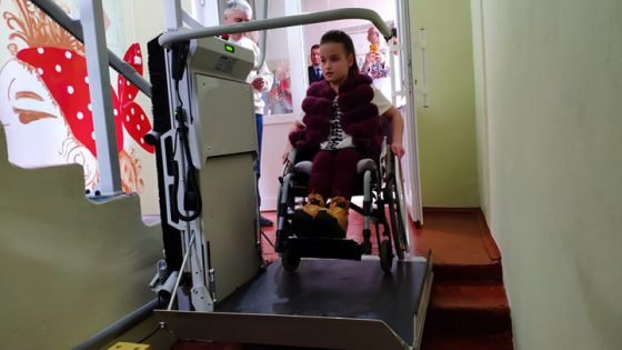 Громада на Кіровоградщині отримала унікальний підйомник для дітей з інвалідністю