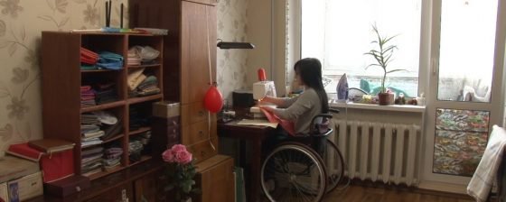 Черкащанка з інвалідністю шиє косметички