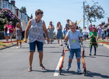 9-річний Тобіас має церебральний параліч і аутизм. За 70 днів він сам із ходунками пройшов цілий марафон