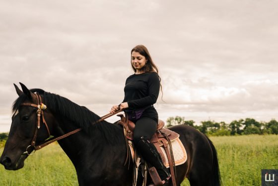 «Кінь допоміг встати на ноги». Історія 21-річної буковинки Марини Іфкевич із ДЦП