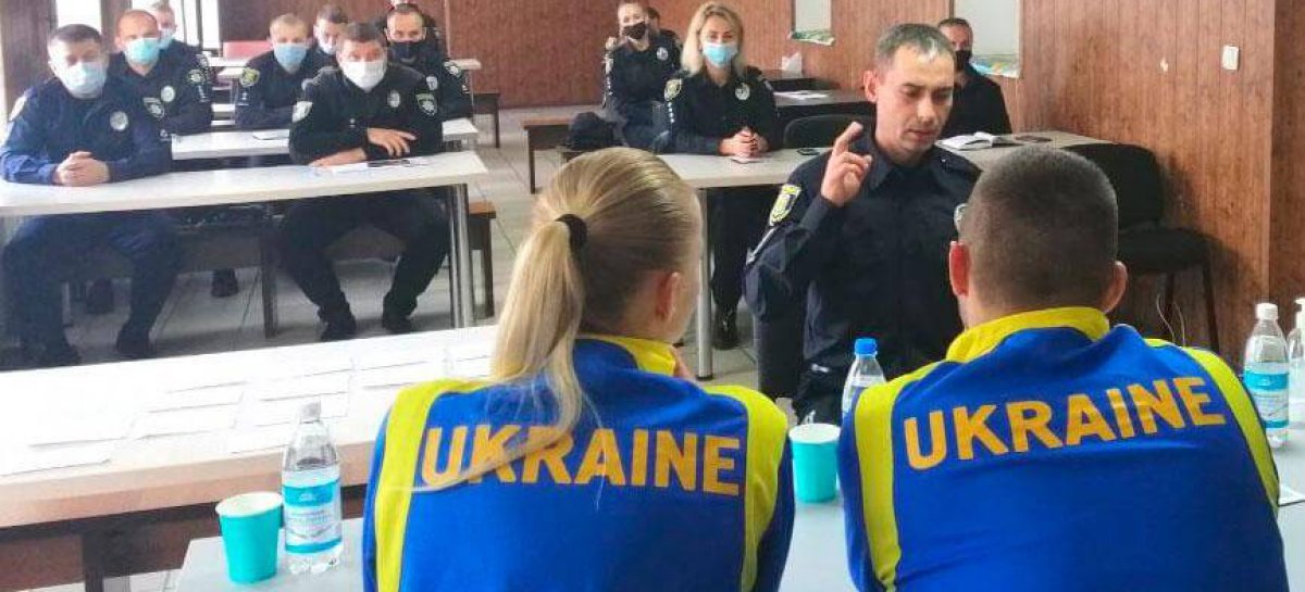 На Полтавщині поліцейські вивчали основи жестової мови