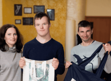 У Коломиї молоді люди з інвалідністю шиють модні екосумки