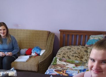Сестри з Тернопільщини, які хворіють на ДЦП, займаються рукоділлям