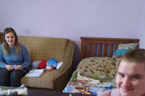 Сестри з Тернопільщини, які хворіють на ДЦП, займаються рукоділлям