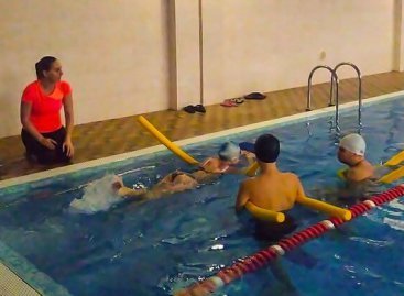 У Кропивницькому діти з інвалідністю безкоштовно займаються плаванням