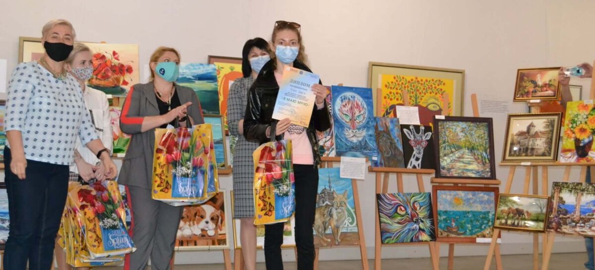 У Маріуполі за підтримки USAID пройшла виставка творчих робіт людей з інвалідністю (ФОТО)