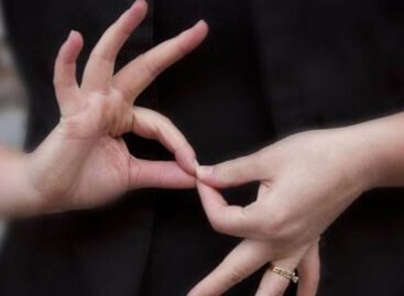 Сьогодні відзначають Міжнародний день жестових мов