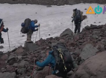 Трое украинцев на протезах покорили гору Казбек