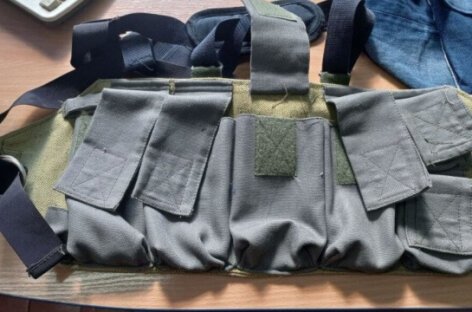 На вінницькому підприємстві УТОС розпочали шити удосконалені розвантажувальні жилети для військових