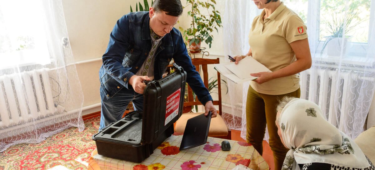 Українці зможуть отримати послуги за допомогою мобільних цифрових валіз