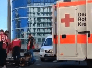 Червоний Хрест України транспортує маломобільних людей до безпечних місць (eng)