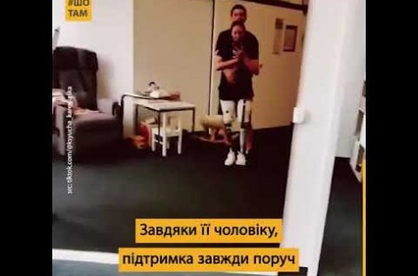 Медсестра з Лисичанська, яка втратила обидві ноги, вже робить перші кроки за допомогою протезів (ВІДЕО)