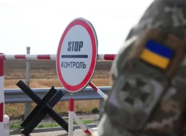 Жінкам-держслужбовцям заборонили залишати Україну під час військового стану