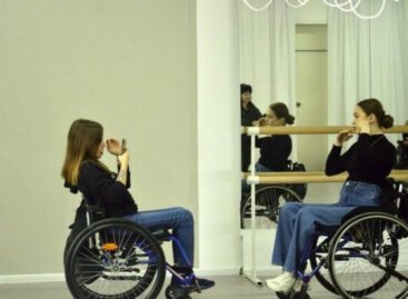 На подіум на кріслі колісному. Як працює перша українська модельна інклюзивна школа (ФОТО)