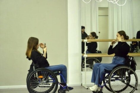 На подіум на кріслі колісному. Як працює перша українська модельна інклюзивна школа (ФОТО)