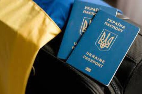 Про отримання документів в дипломатичних установах України чоловіками, які супроводжували осіб з інвалідністю за кордон